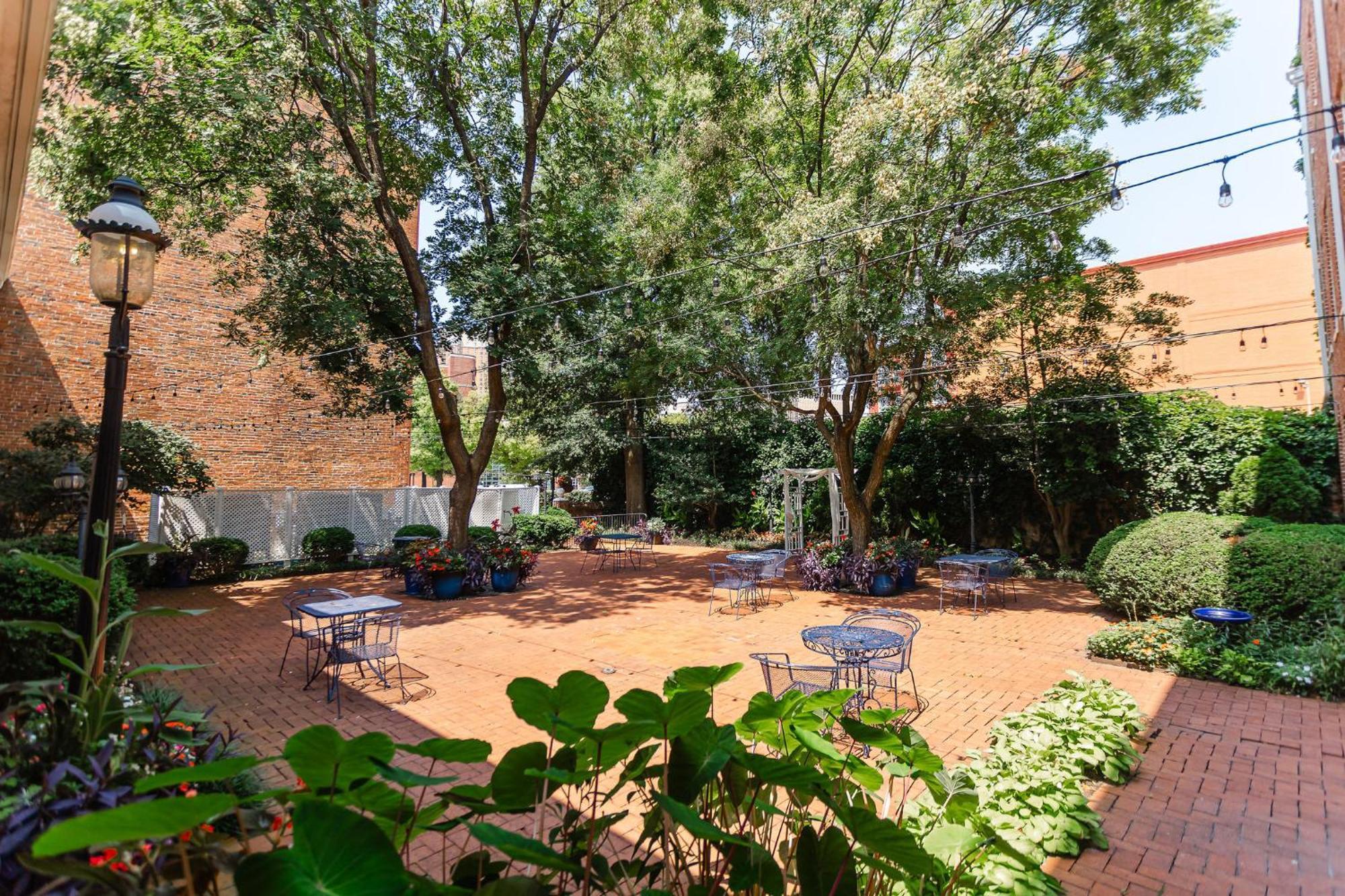1840s Carrollton Bed & Breakfast