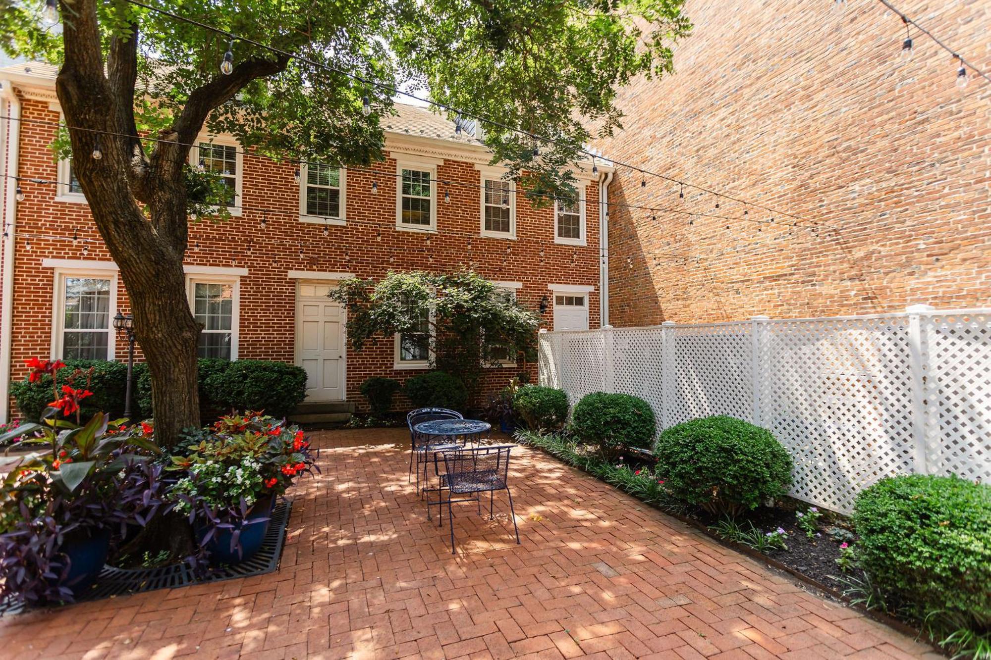 1840s Carrollton Bed & Breakfast 4*