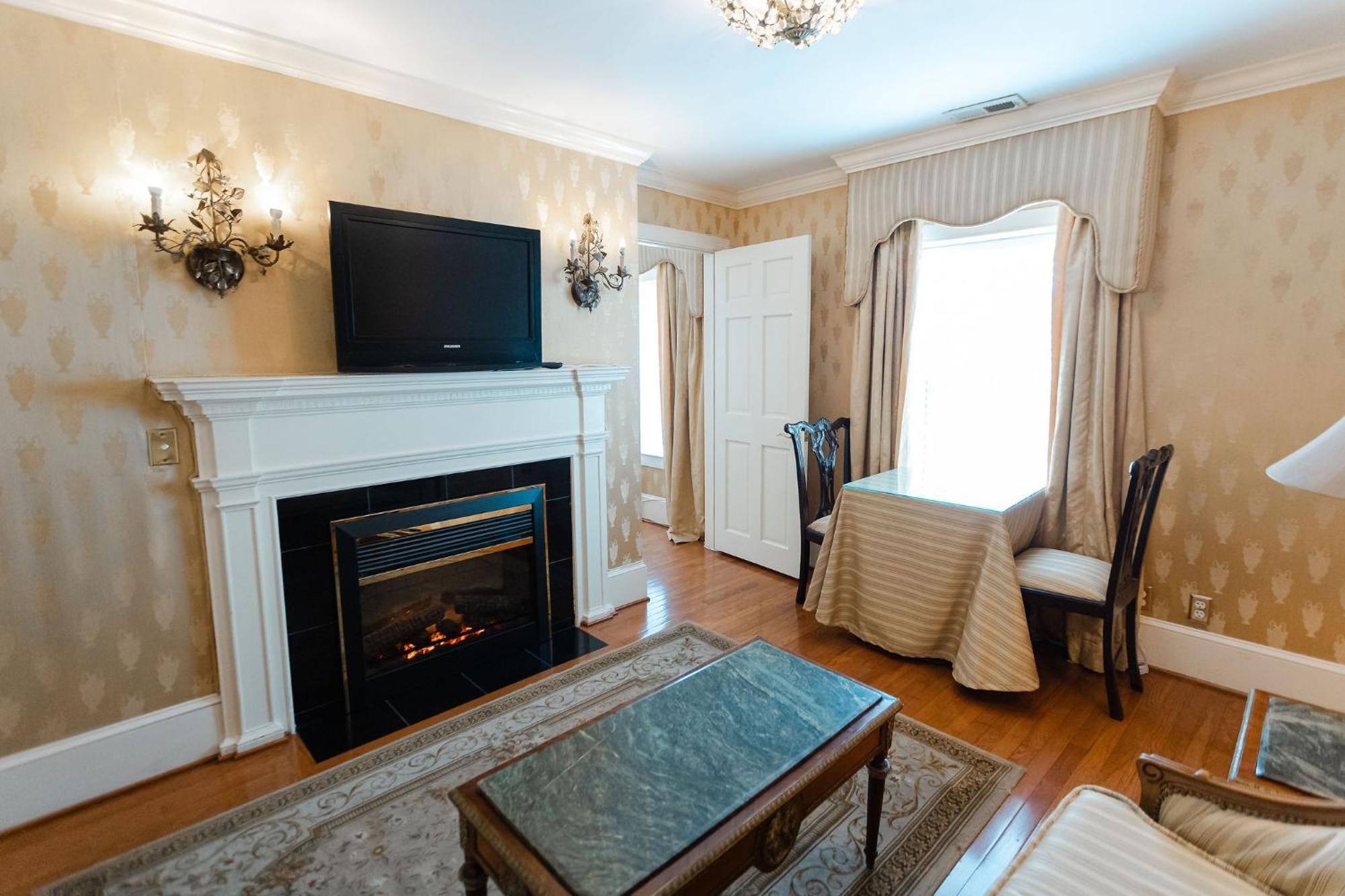 1840s Carrollton Bed & Breakfast