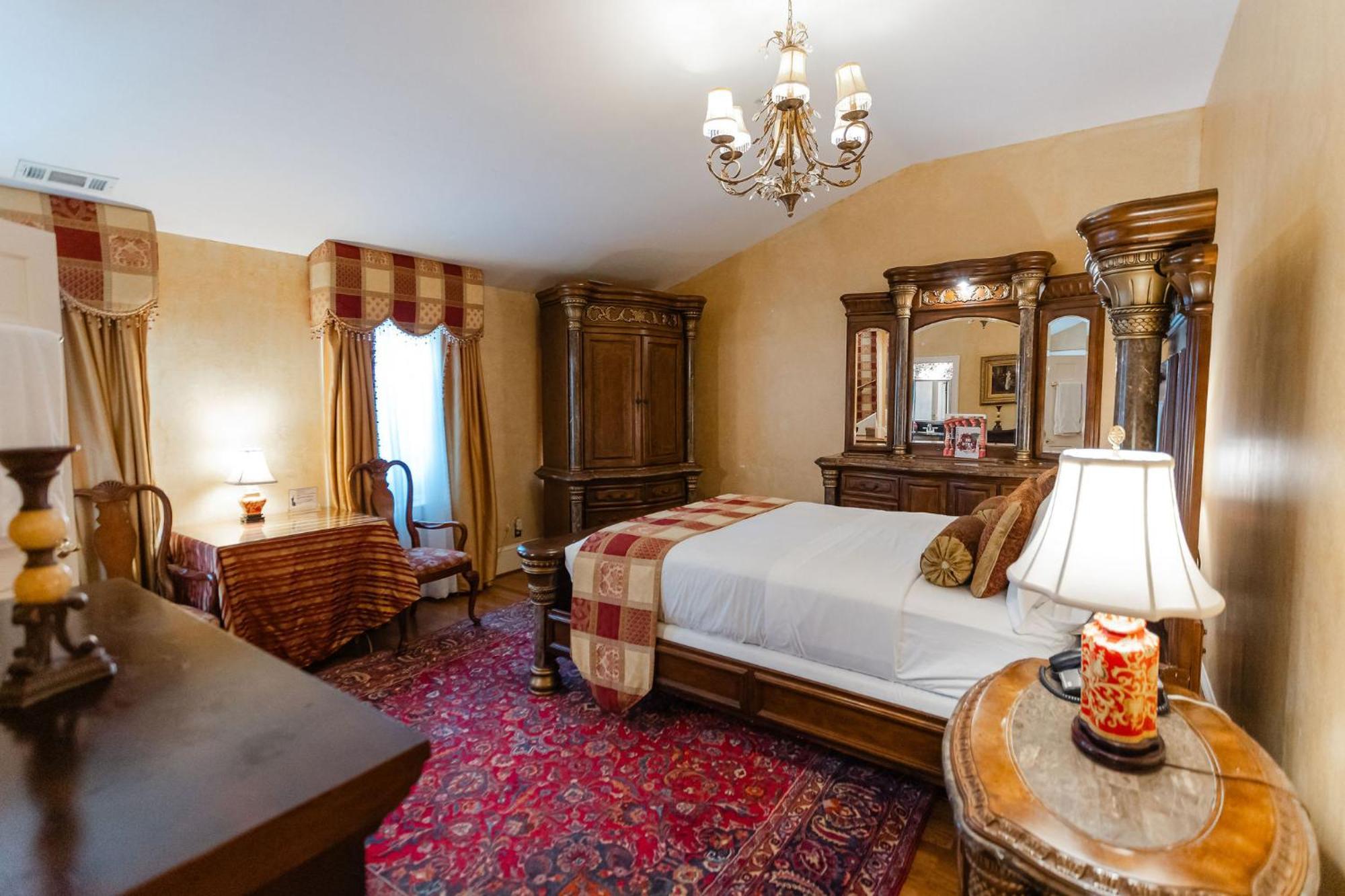 1840s Carrollton Bed & Breakfast 4*