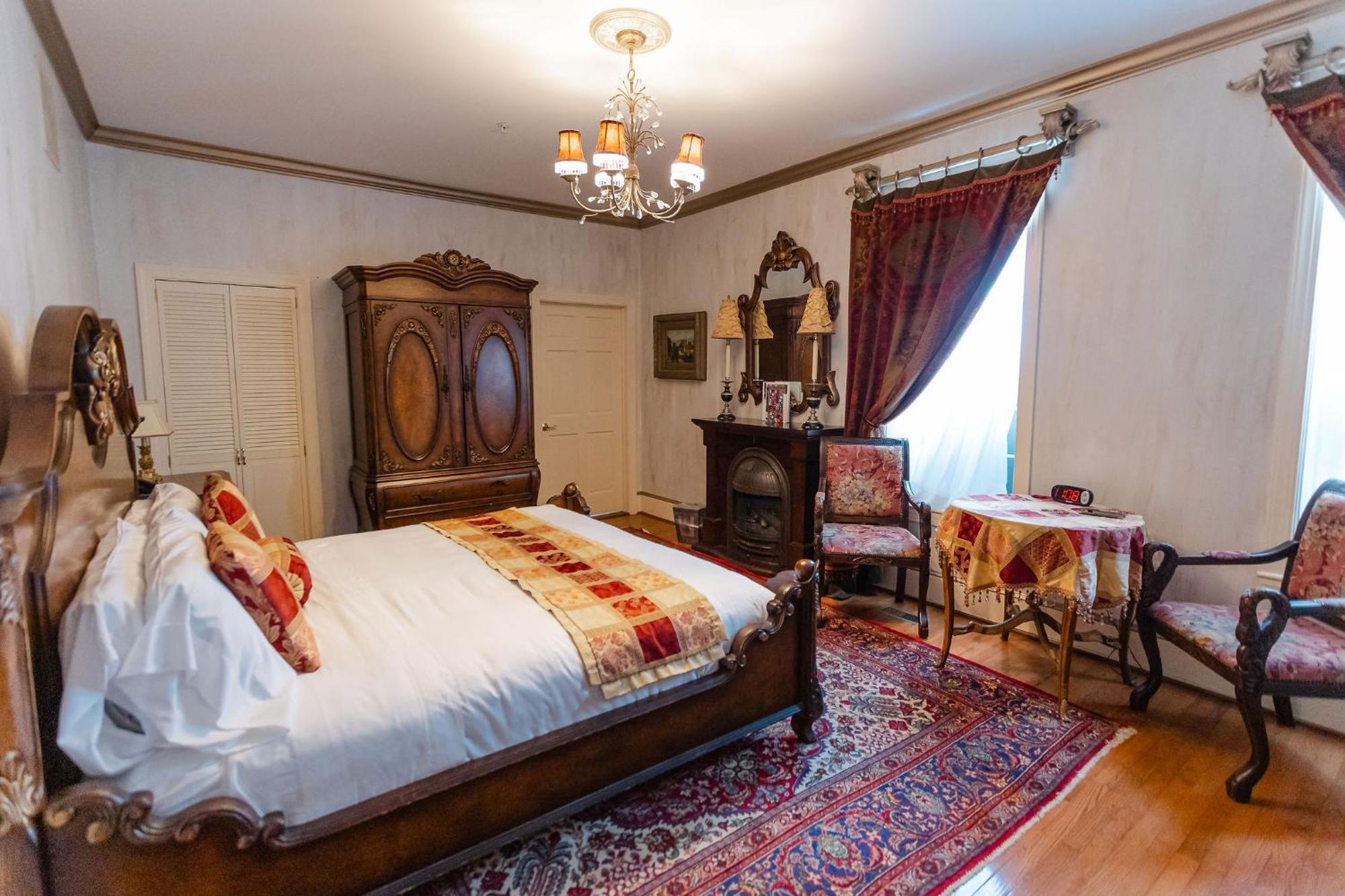 1840s Carrollton Bed & Breakfast 4*