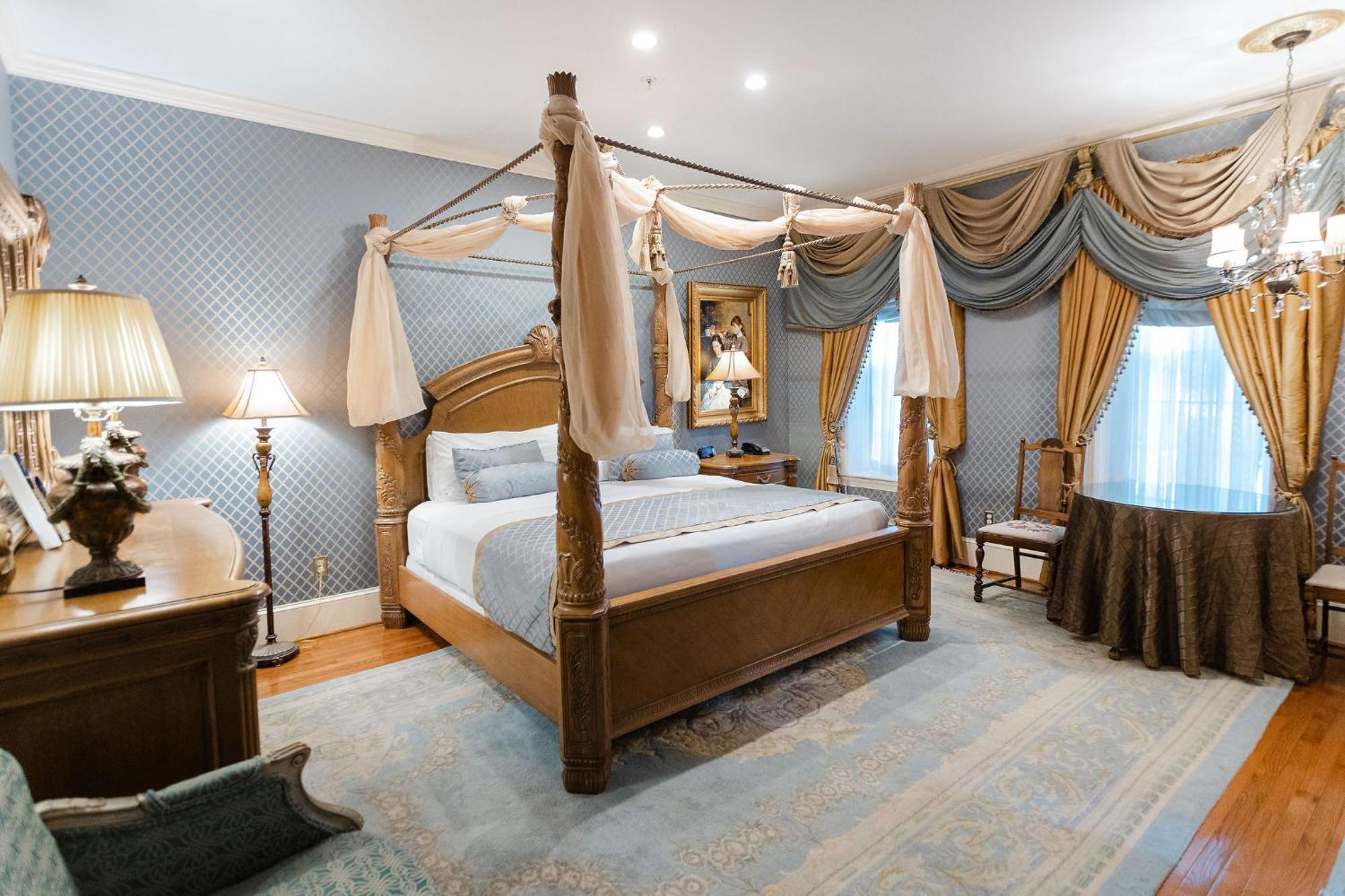1840s Carrollton Bed & Breakfast 4*