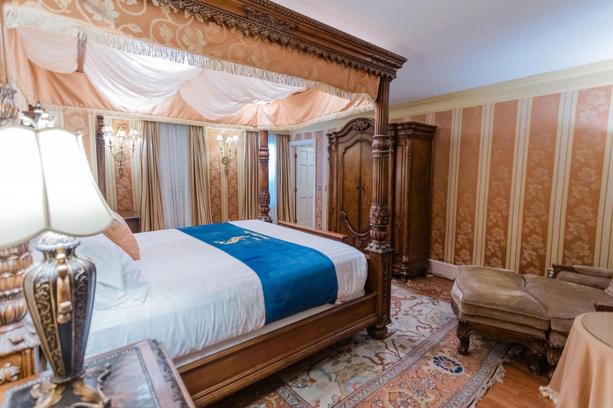 1840s Carrollton Bed & Breakfast 4*