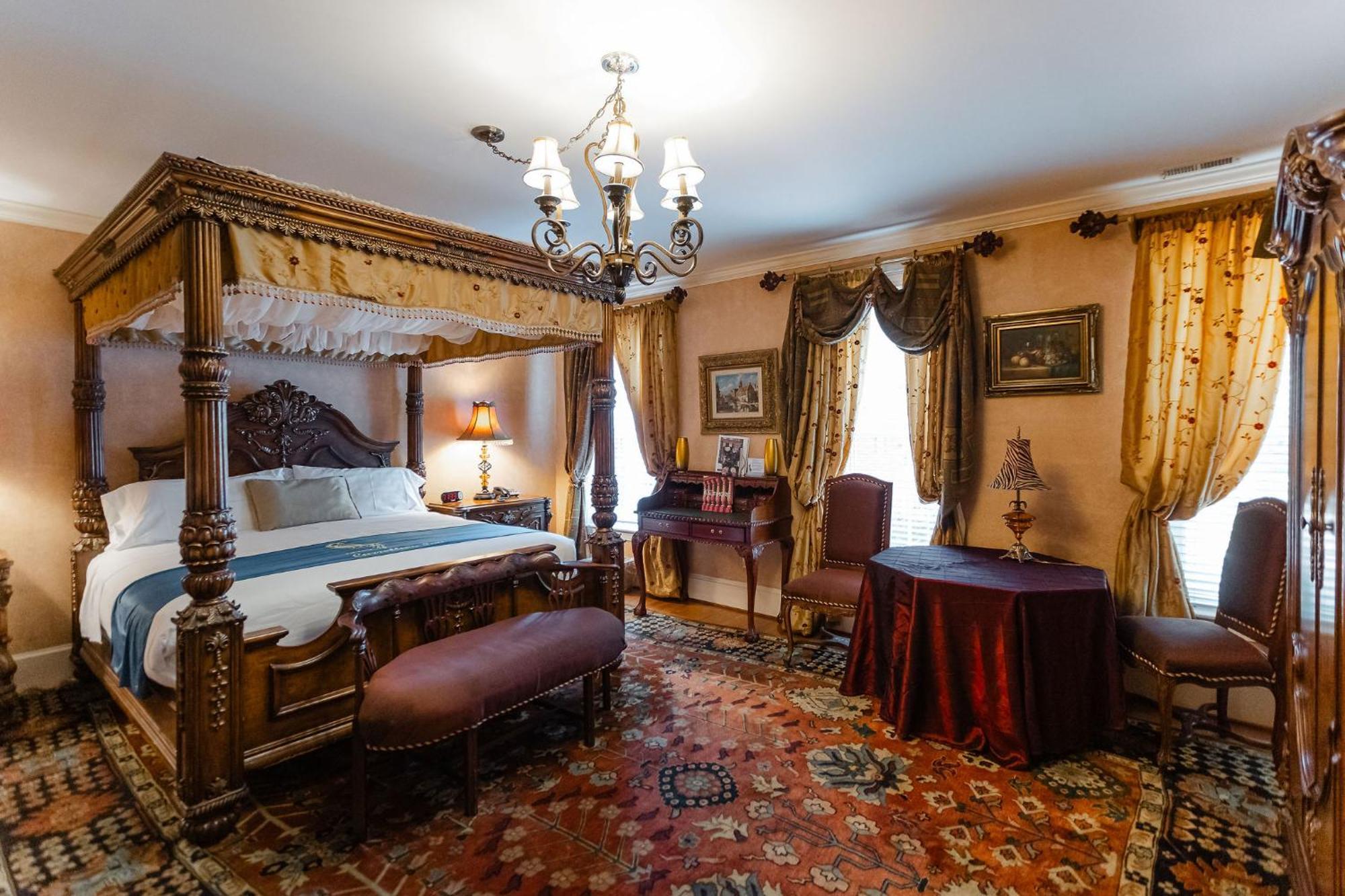 1840s Carrollton Bed & Breakfast